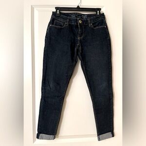 ~THE LIMITED dark blue skinny ankle jeans
~Women’s size 0